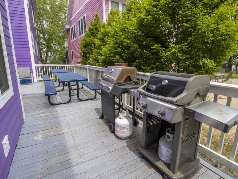 Deck | 2 Gas Grills