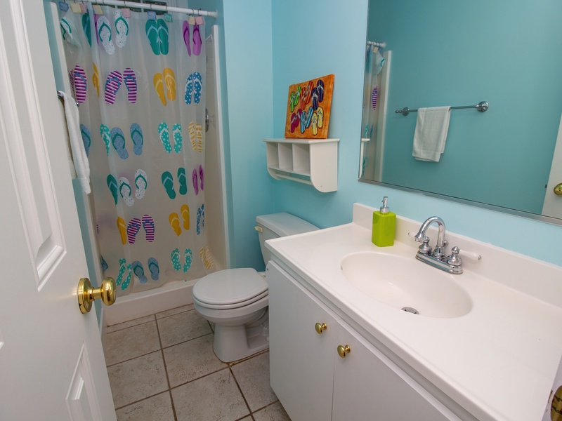 Main level 3/4 bathroom