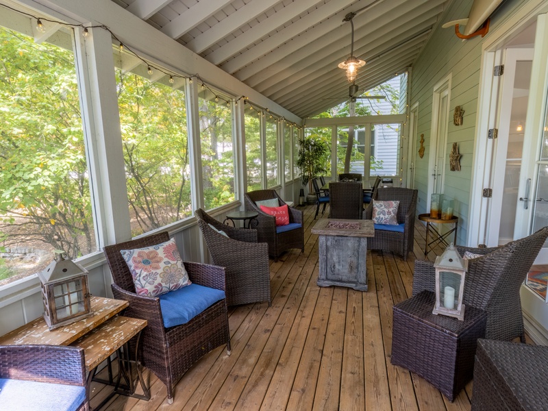Outdoor Living | Screened Porch with Gas Fire Pit