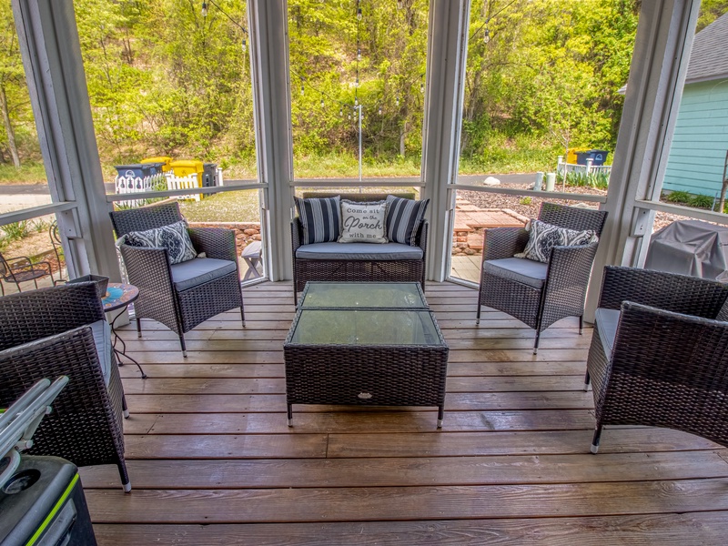 Main Level | Screened in Porch