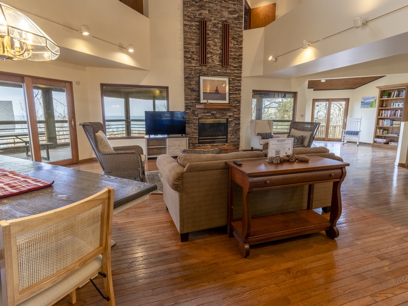 Main Level | Living Room 