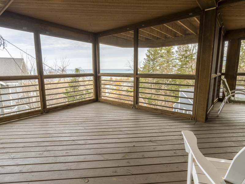 Outside Living | Screened in Porch