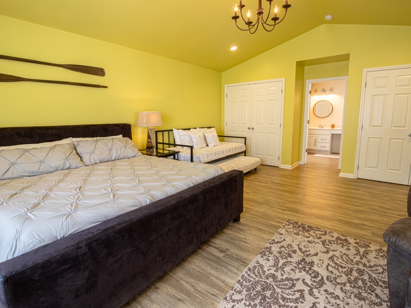 Main Level | Bedroom 1 | King with Daybed 