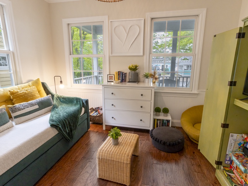 Main Level | Bonus Room | Daybed With Trundle