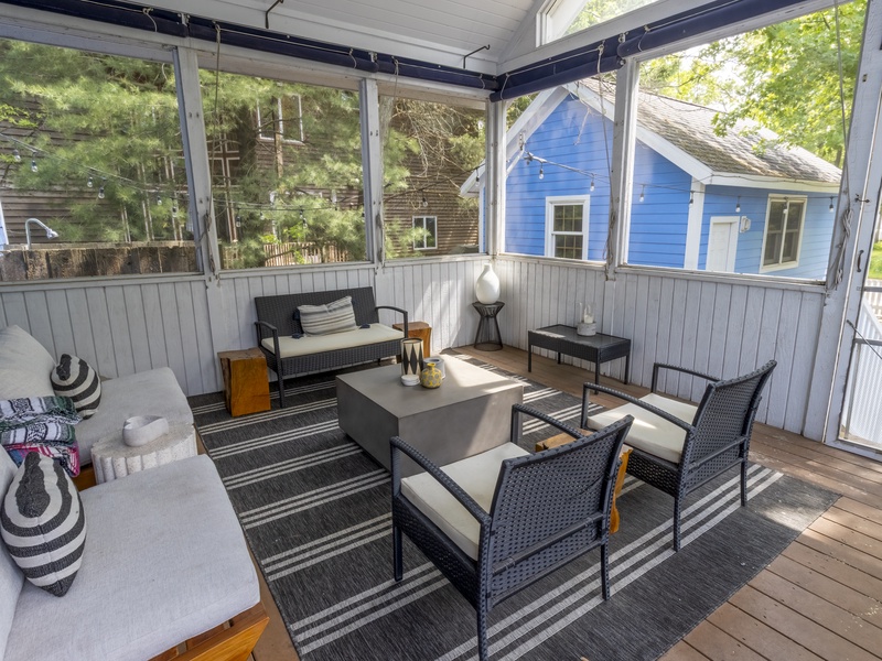 Outdoor Living | Screened Porch