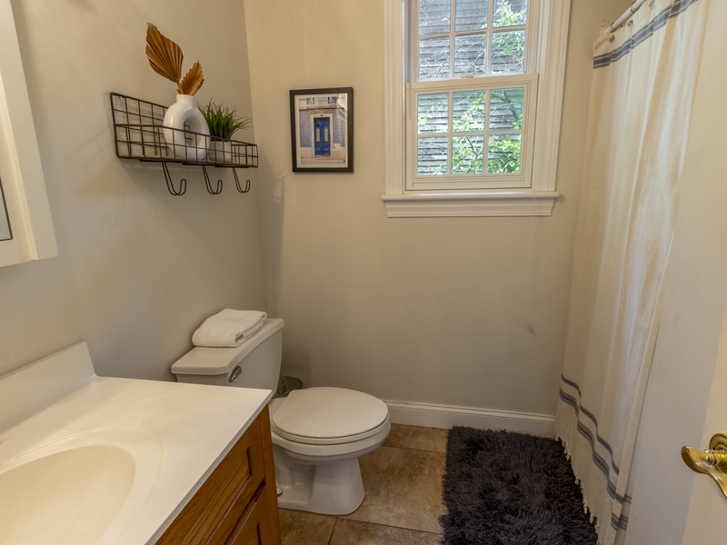 Main Level | Bathroom 1 | Full Bath