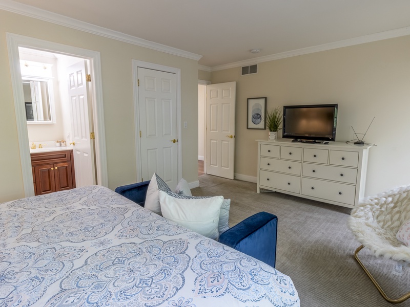 Level 2 | Bedroom 1 | King | Attached Bath