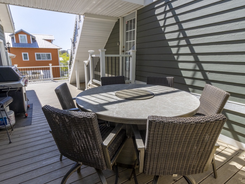 Main Level | Back Porch | Gas Grill | Dining