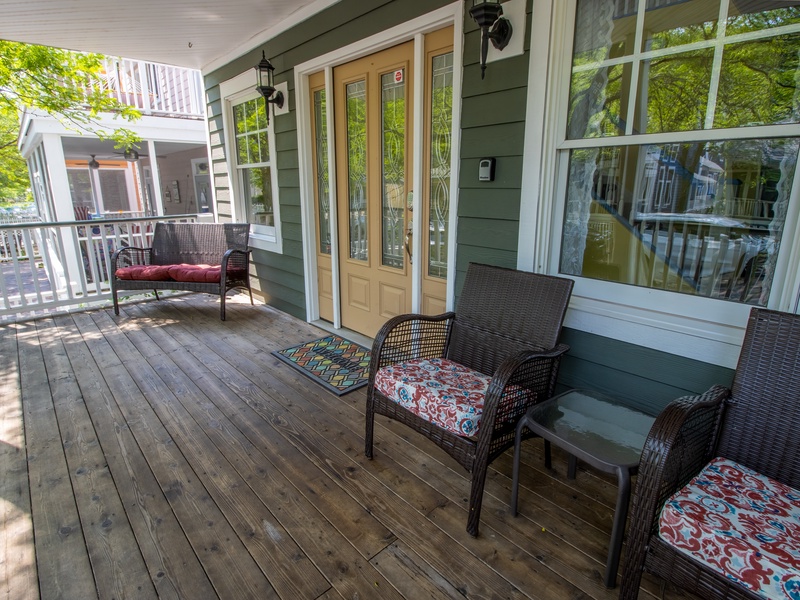 Front deck seating