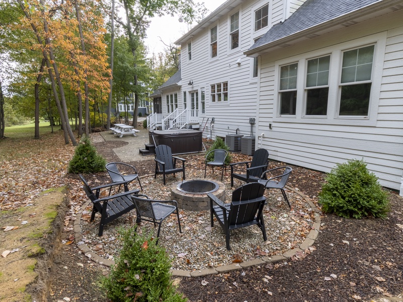 Back Patio | Fire Pit | Hot Tub