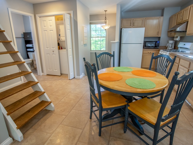 Main Level | Dining, Kitchen and Laundry