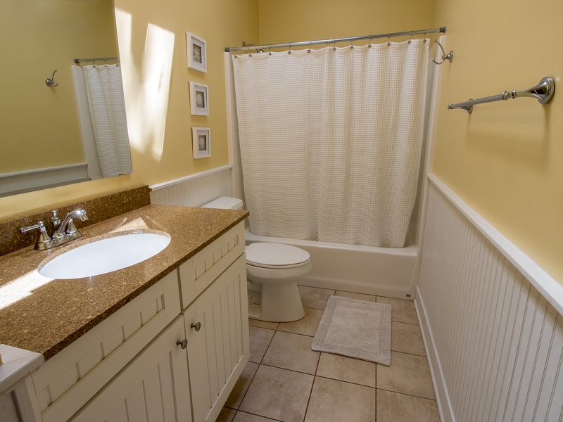 Second Level | Hall Full Bathroom 2