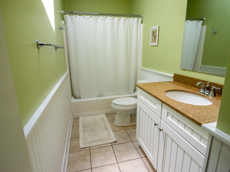 Second Level | Hall Full Bathroom 1