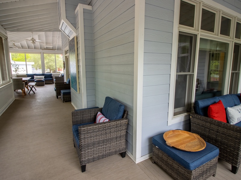 Main Level | Screened in Porched