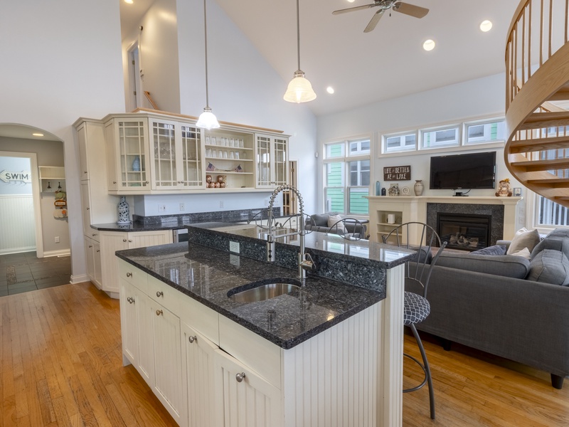 Main Level | Kitchen | Living Room