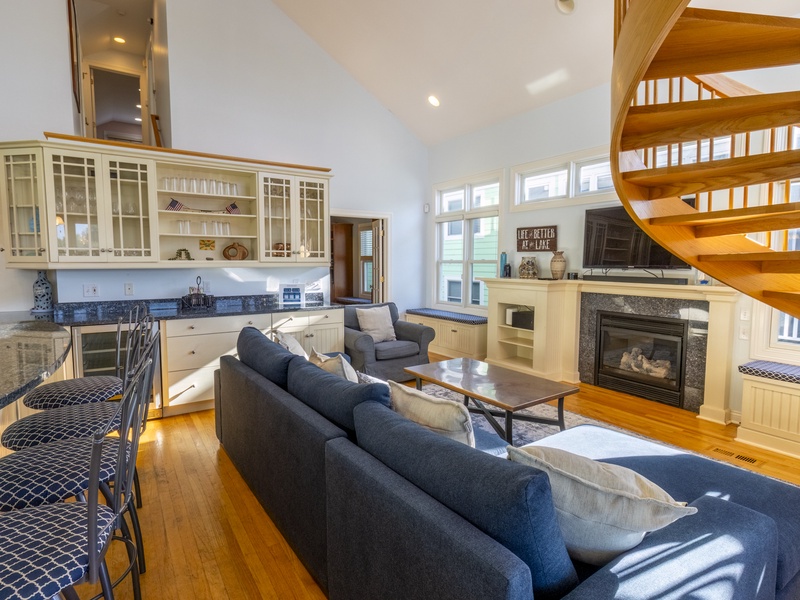 Main Level | Dining | Living Room