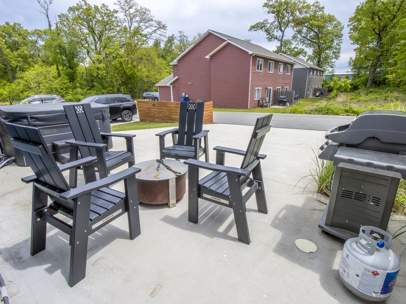 Back Patio | Fire Pit | Hot Tub