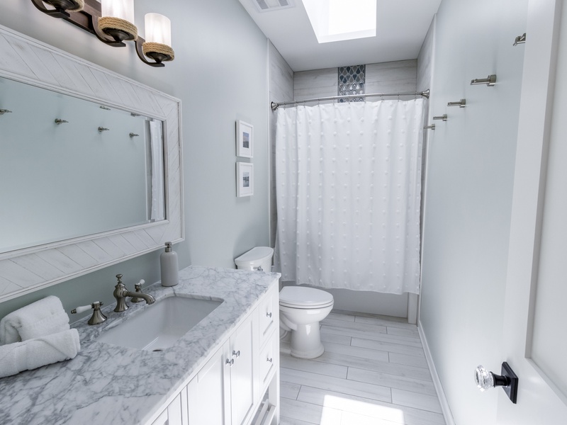Second Level | Hall Bath
