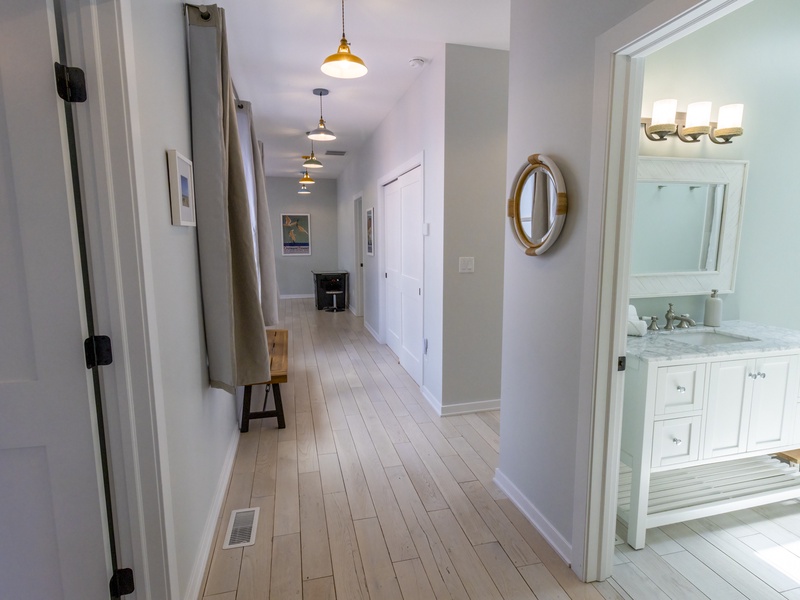 Second Level | Hall