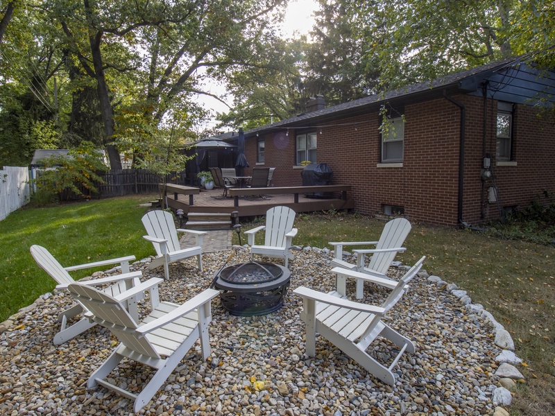Back Deck | Dining | Gas Grill | Fire Pit