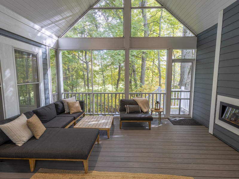 Main Level | Screened in Porch