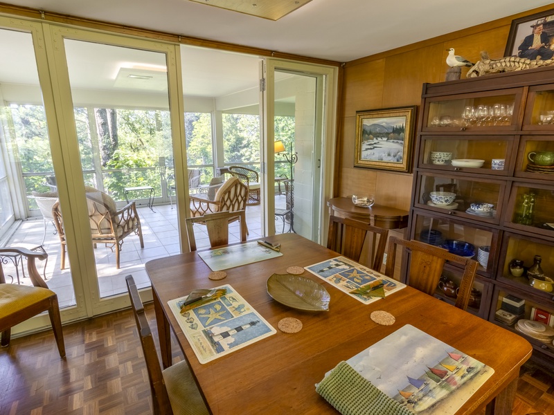 Second Level | Dining