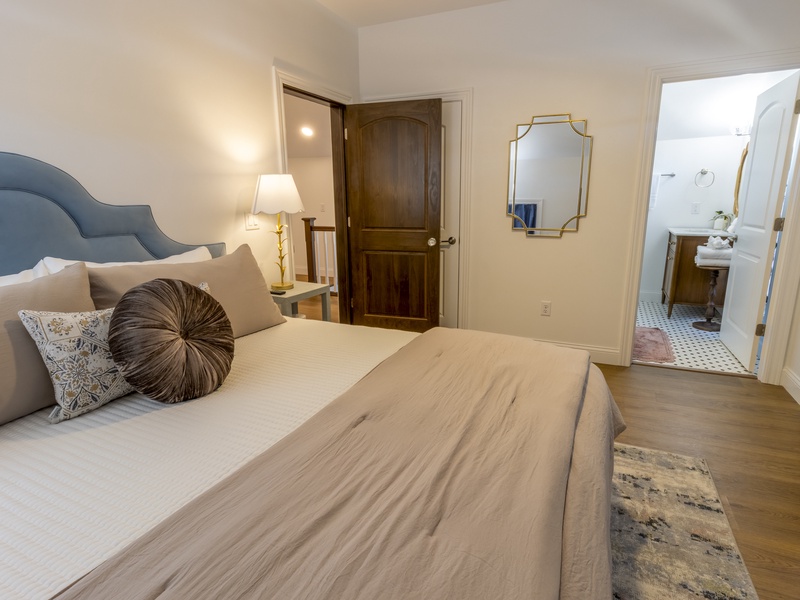 Second Level | Bedroom 6 | King | Attached Bath