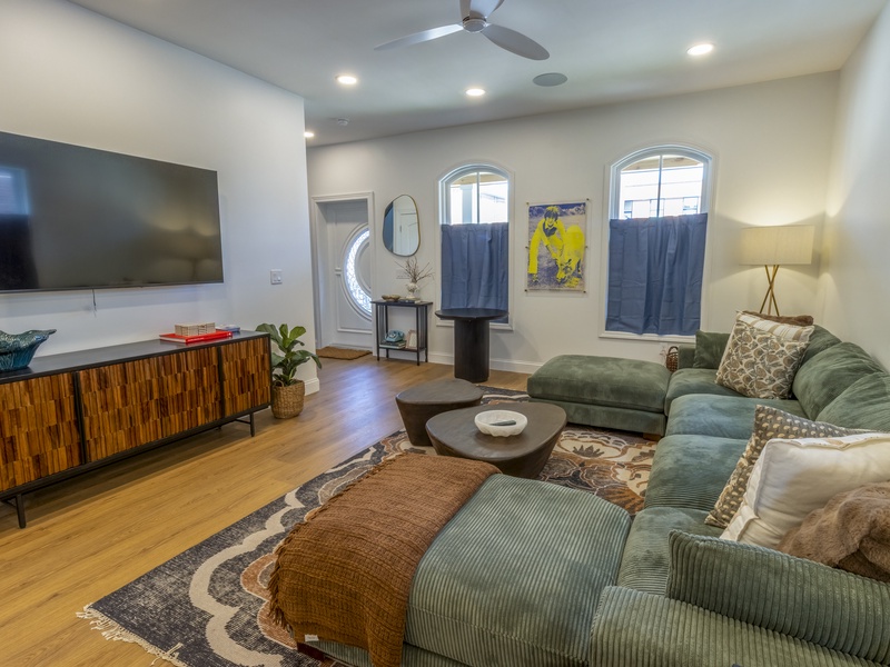 Main Level | Living Room 