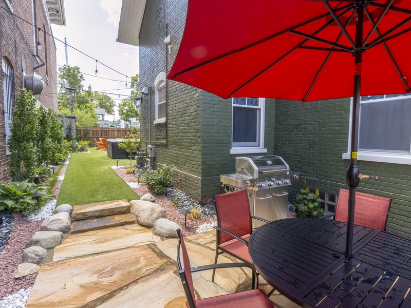 Backyard | Outside Dining | Gas Grill