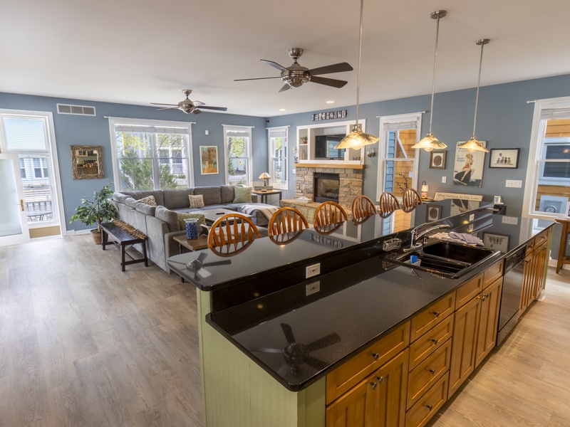 Main Level | Kitchen | Living Room