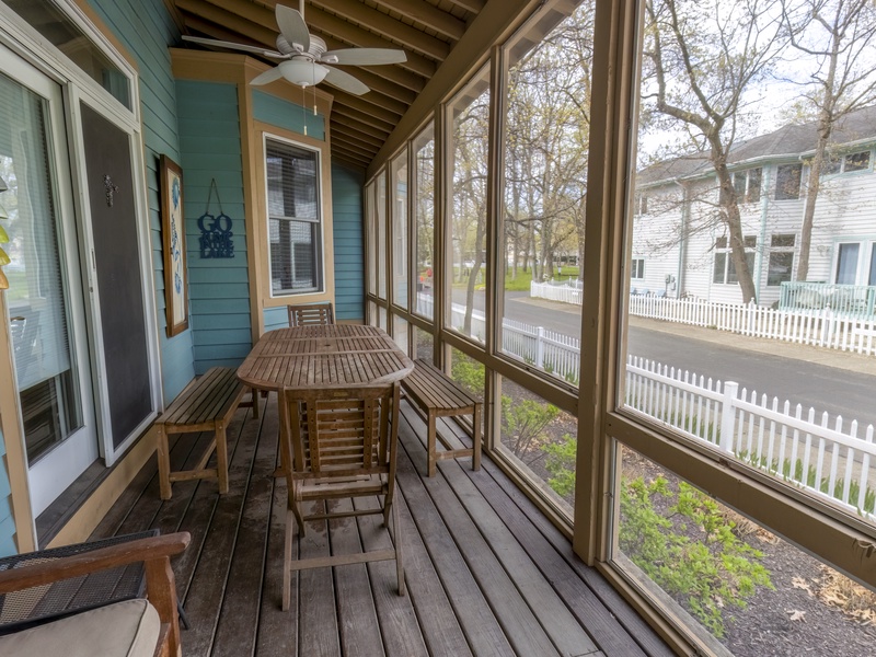 Main Level | Screened in Porch