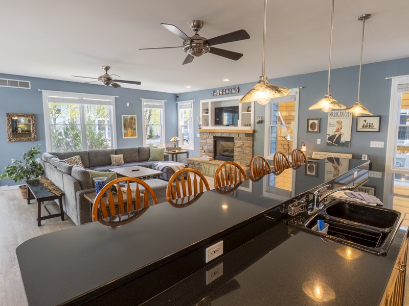 Main Level | Kitchen | Living Room