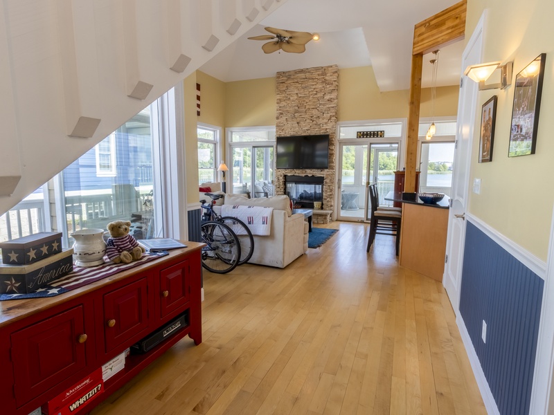 Main Level | Living Room