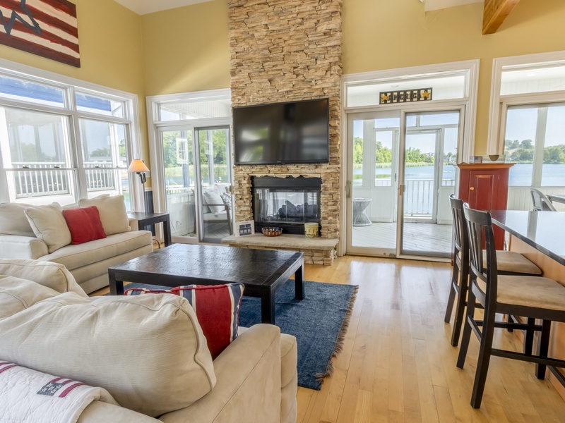 Main Level | Living Room