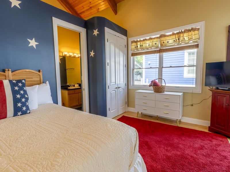 Main Level | Bedroom 1 | Queen | Attached Bath