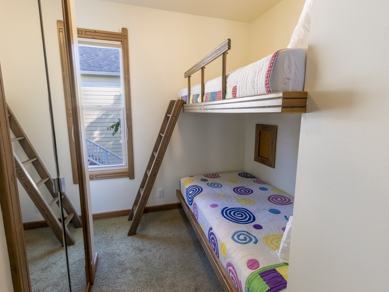 Main Level | Guest | Bedroom 7 | 2 Twin