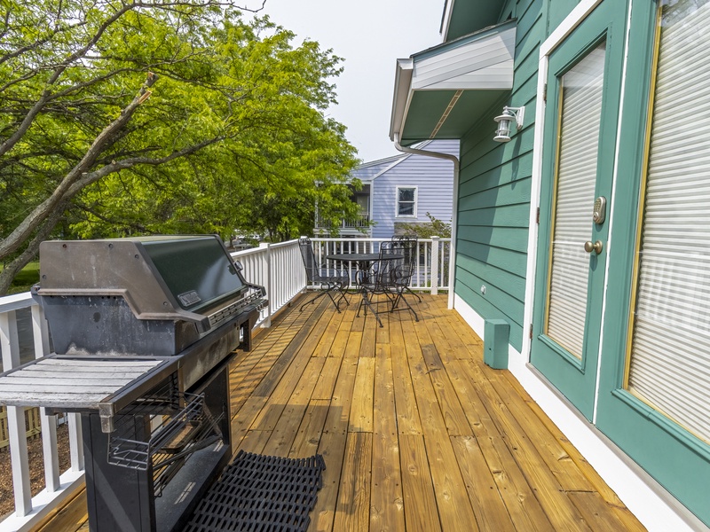 Fireplace Inn | Deck | Gas Grill