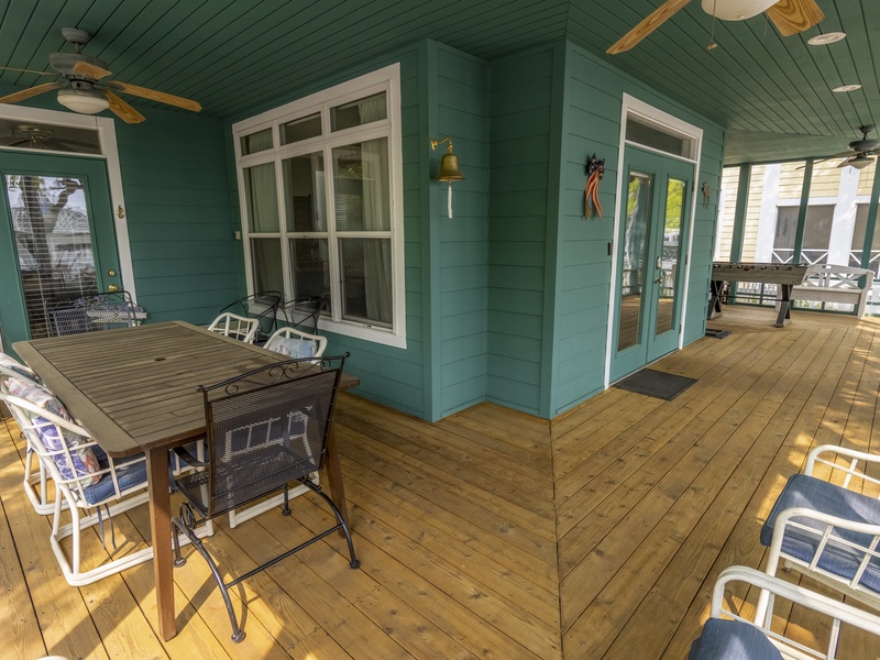 Main Level | Screened in Porch | Dining Area