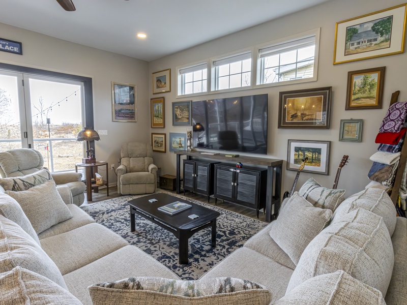 Main Level | Living Area