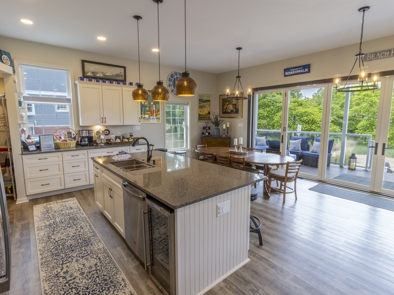 Main Level | Kitchen | Dining