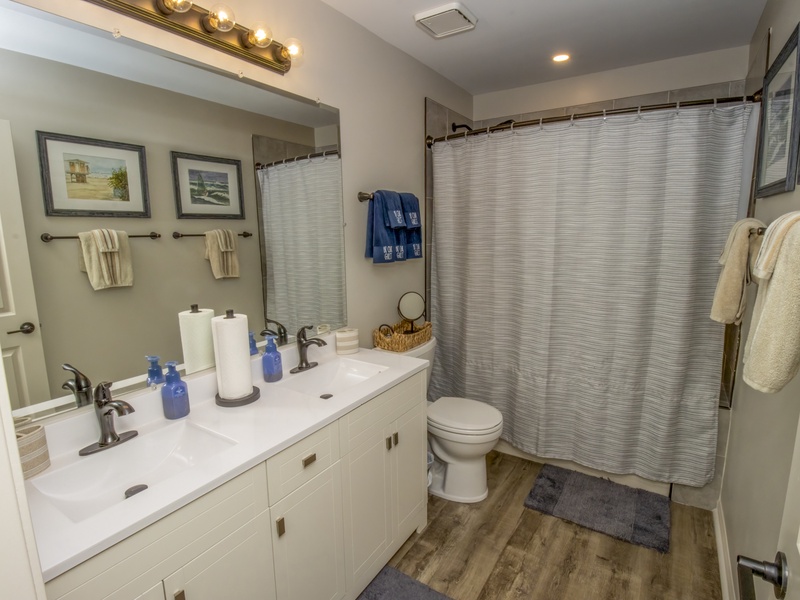 Second Level | Hall Bath