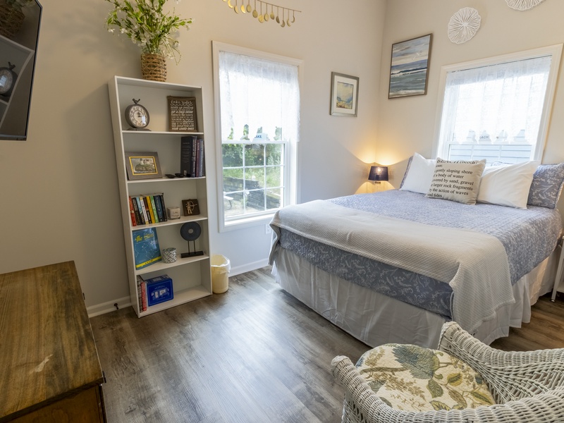 Main Level | Bedroom 1 | Queen