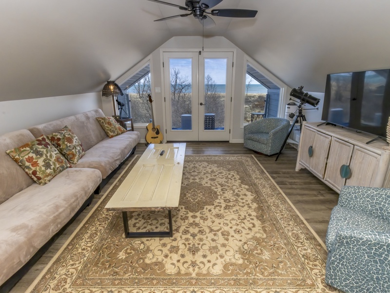 Third Level | Living Room | 2 Futon | Private Deck
