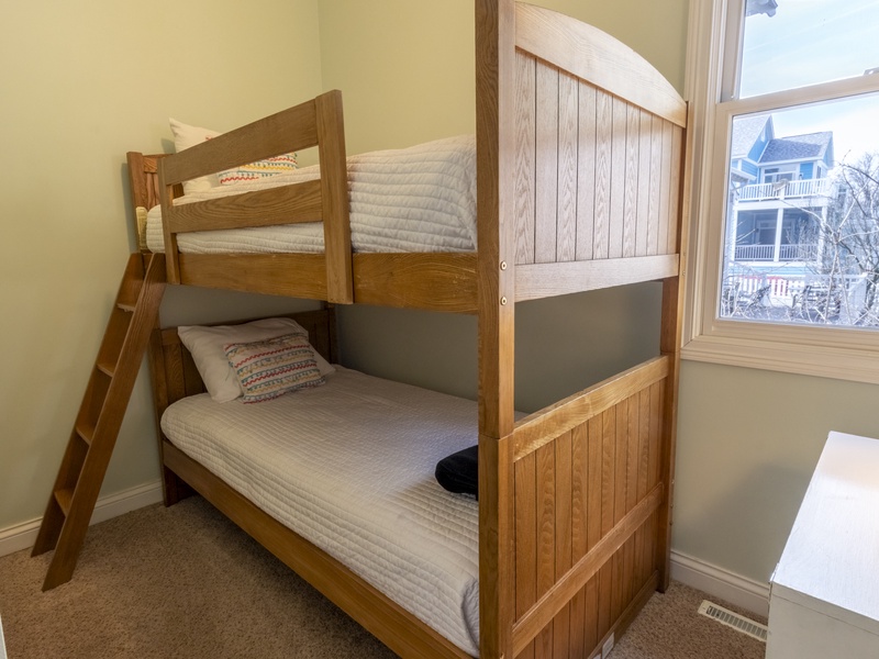 Main Level | Bedroom 1 | Twin Bunk