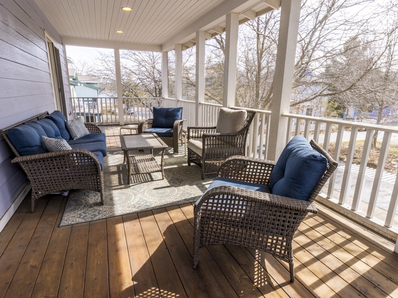 Second Level | Deck