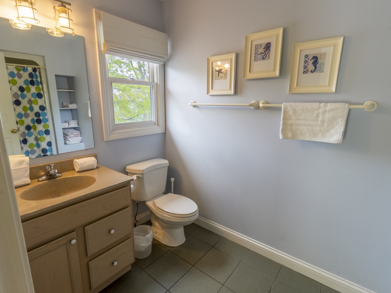 Second Level | Hall Bathroom