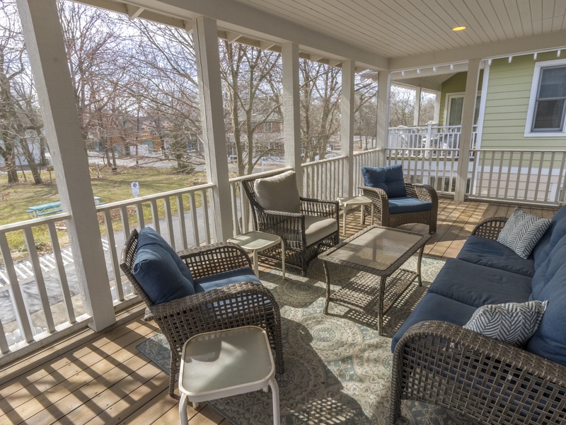 Second Level | Deck