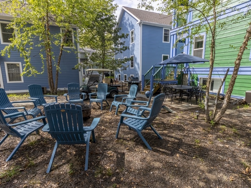 Backyard | Fire Pit | Outside Dining