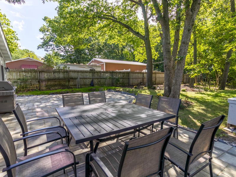 Back Patio | Outside Dining | Gas Grill
