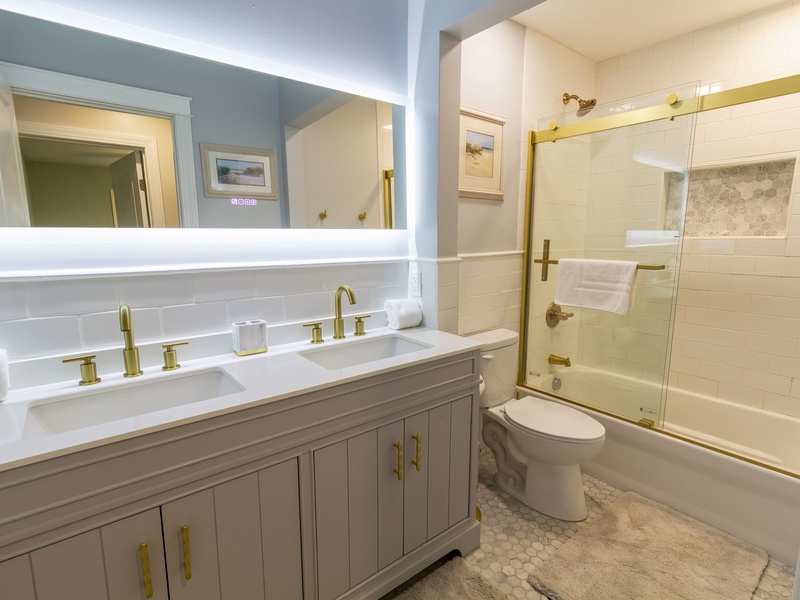 Main Level | Hall Bath